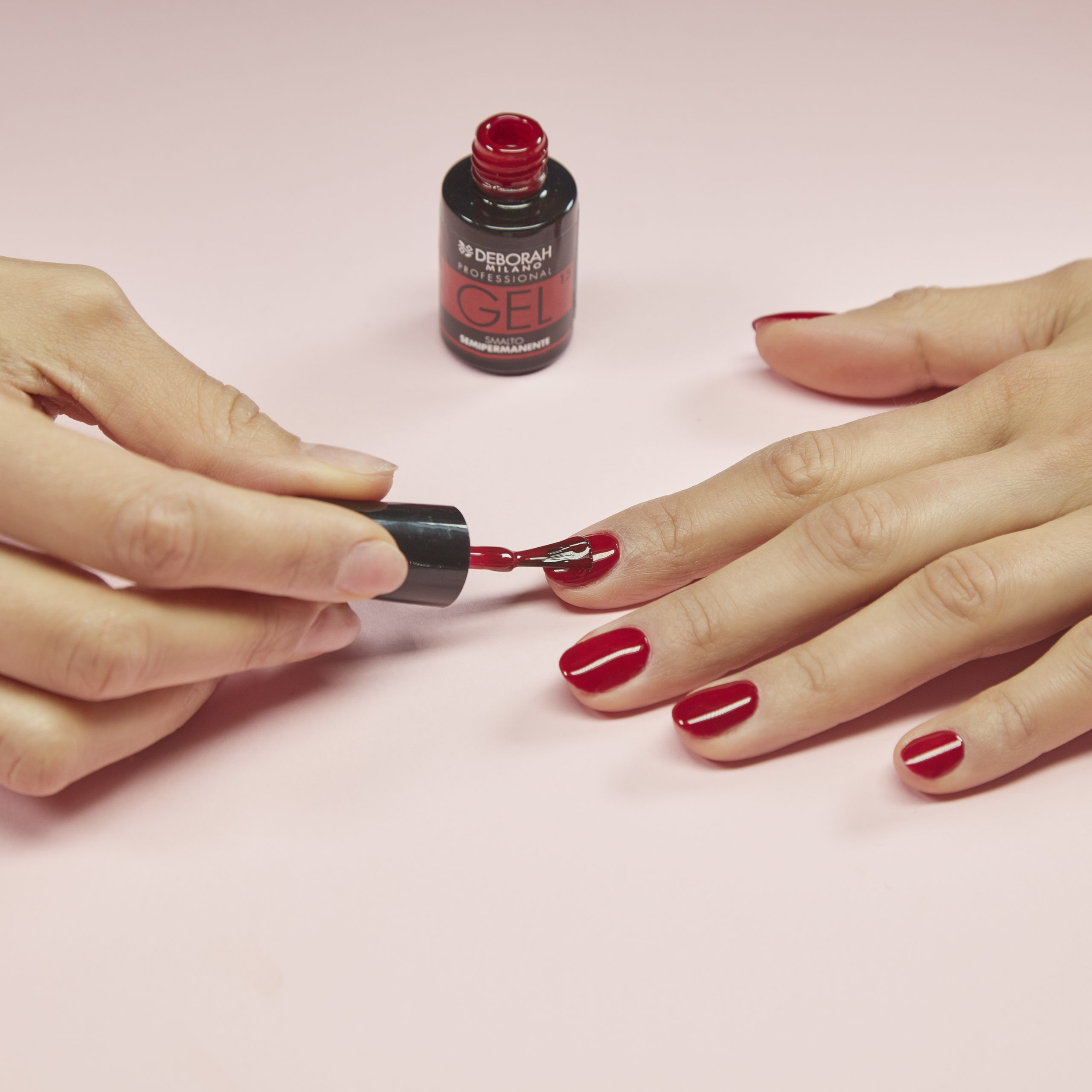 TUTORIAL SEMI-PERMANENT NAIL ENAMEL – Deborah Milano TUTORIAL SEMI-PERMANENT NAIL ENAMEL – Deborah Milano